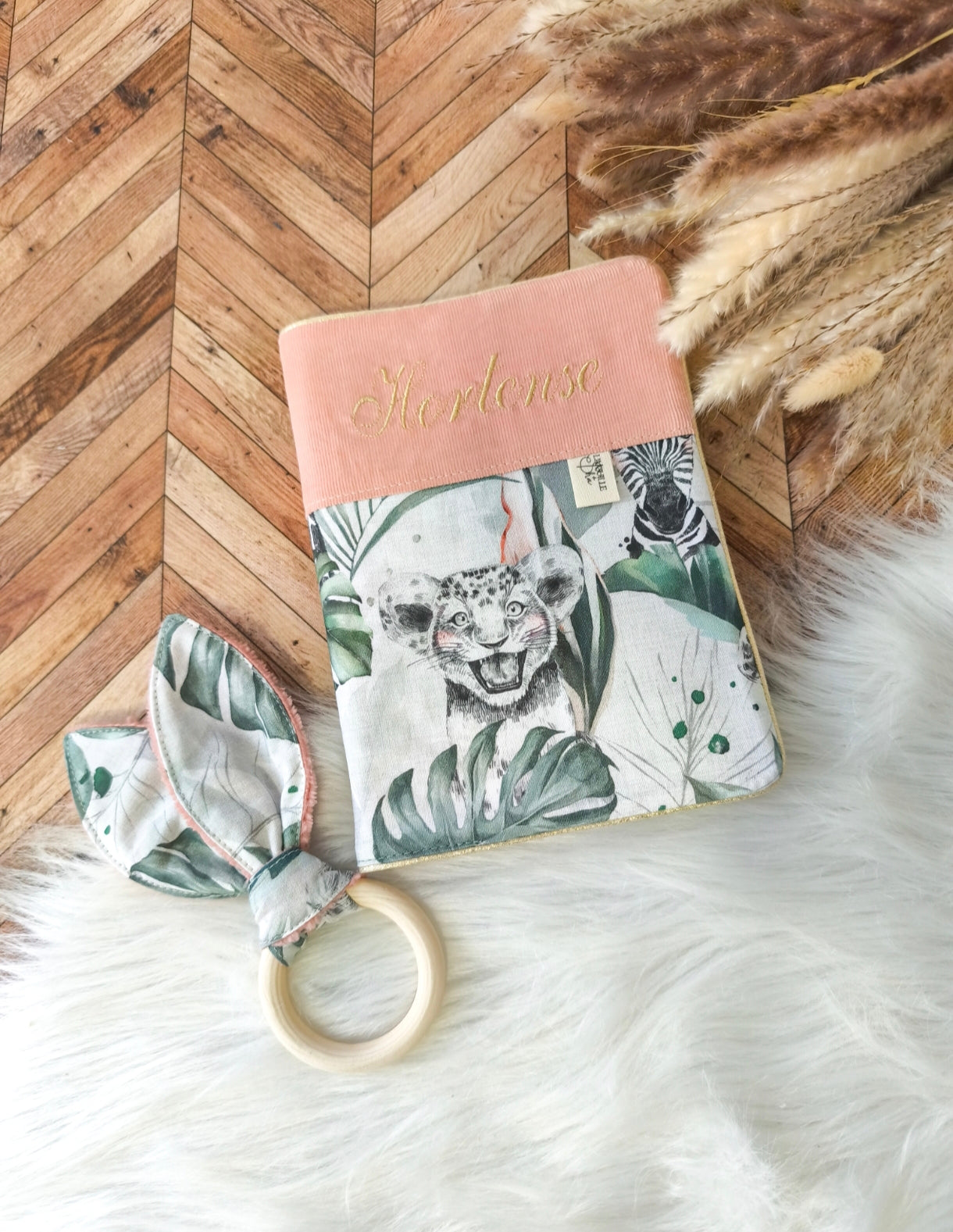 Protège Carnet de Santé Brodé : L'accessoire indispensable pour ton bébé