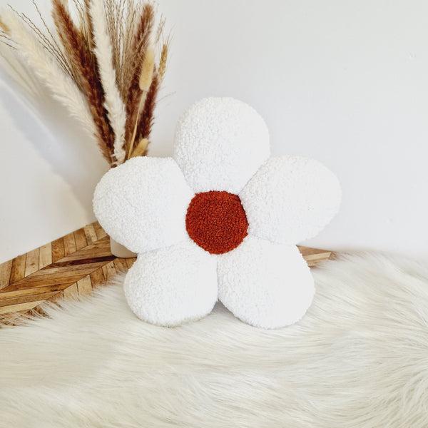 Coussin Fleur en Sherpa – Tendance et Douceur pour la Chambre de Bébé