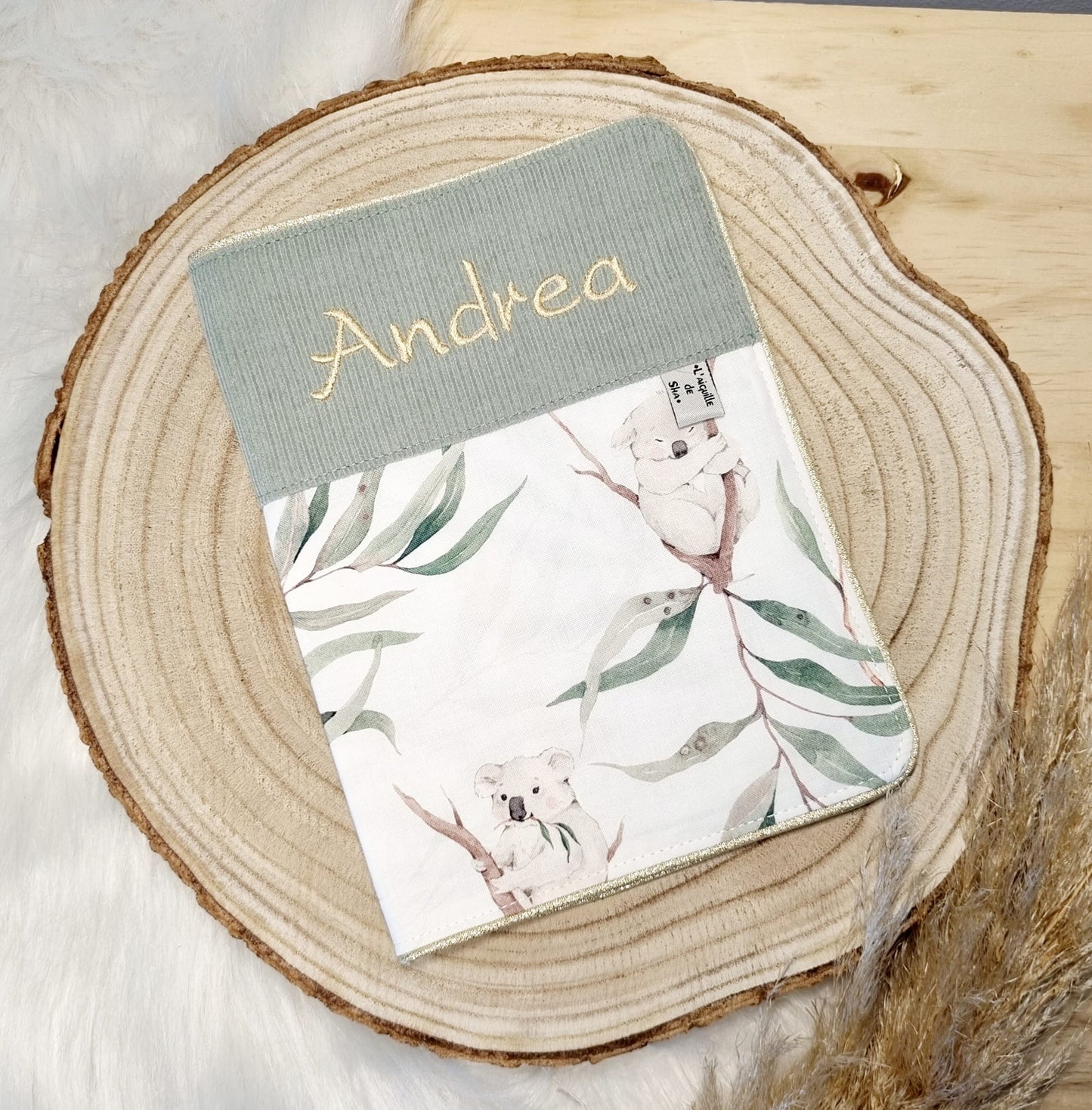 Protège Carnet de Santé Brodé : L'accessoire indispensable pour ton bébé